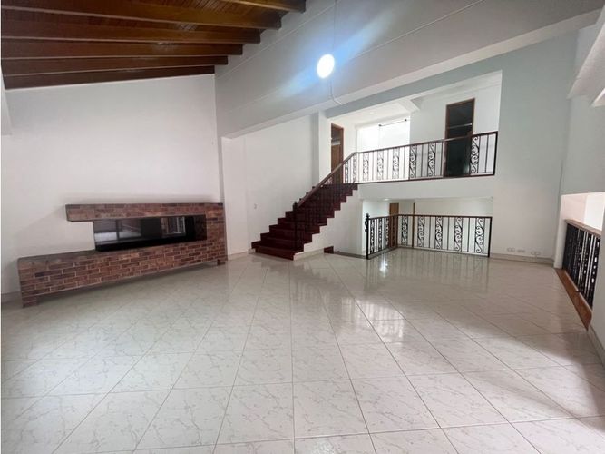 Casa de 3 alcobas en venta en Patio Bonito, Medellín, 261 m² · foto 5 de 21