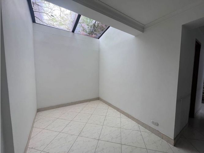 Casa de 3 alcobas en venta en Patio Bonito, Medellín, 261 m² · foto 6 de 21