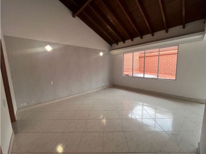 Casa de 3 alcobas en venta en Patio Bonito, Medellín, 261 m² · foto 7 de 21