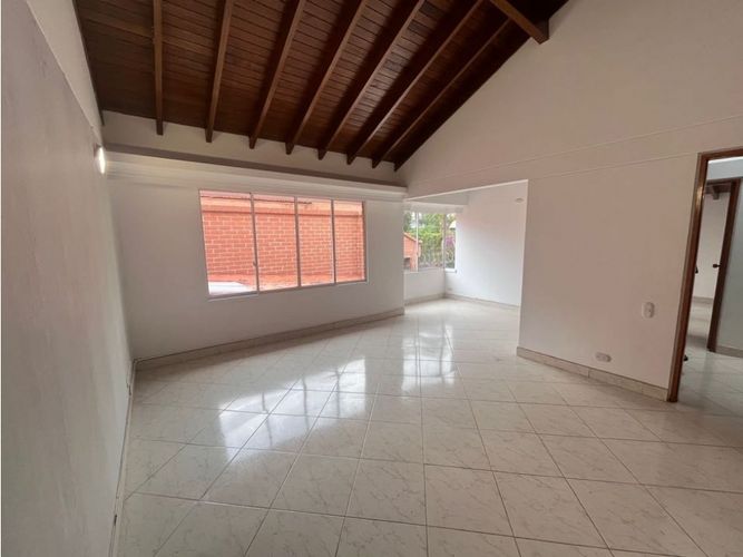 Casa de 3 alcobas en venta en Patio Bonito, Medellín, 261 m² · foto 8 de 21