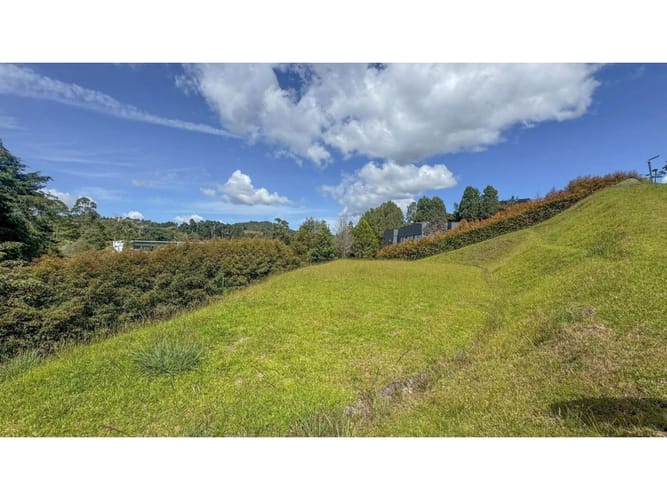 Lote en venta en Las Palmas, Envigado, 2400 m² · foto 2 de 8