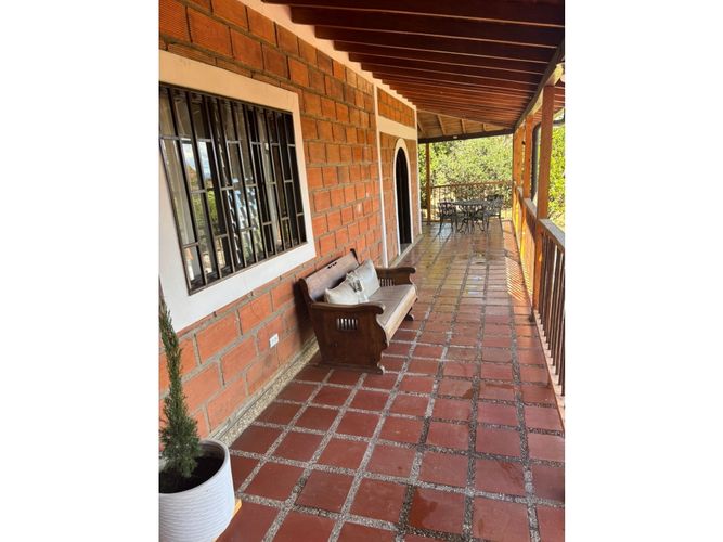 Casa de 3 alcobas en venta en El Porvenir, Guarne, 130 m² · foto 2 de 12