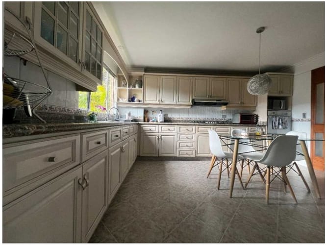 Casa de 4 alcobas en venta en La Calera, Medellín, 360 m² · foto 7 de 24