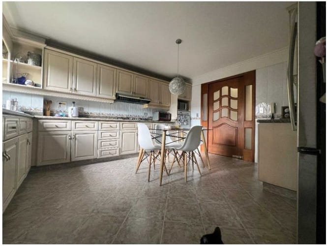Casa de 4 alcobas en venta en La Calera, Medellín, 360 m² · foto 8 de 24