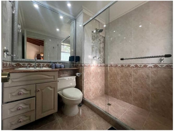 Casa de 4 alcobas en venta en La Calera, Medellín, 360 m² · foto 23 de 24