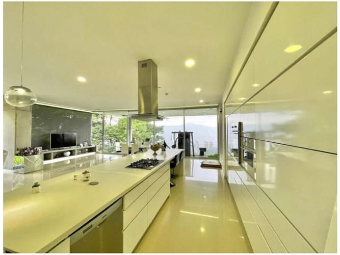 Casa de 4 alcobas en venta en El Poblado, Medellín, 650 m² · foto 4 de 11
