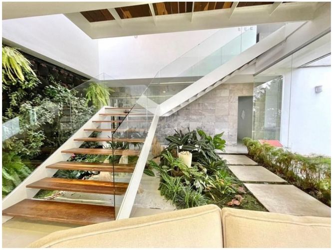 Casa de 4 alcobas en venta en El Poblado, Medellín, 650 m² · foto 5 de 11