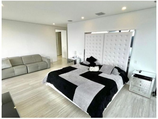 Casa de 4 alcobas en venta en El Poblado, Medellín, 650 m² · foto 6 de 11
