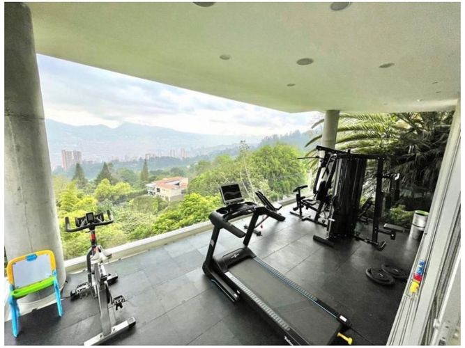 Casa de 4 alcobas en venta en El Poblado, Medellín, 650 m² · foto 8 de 11