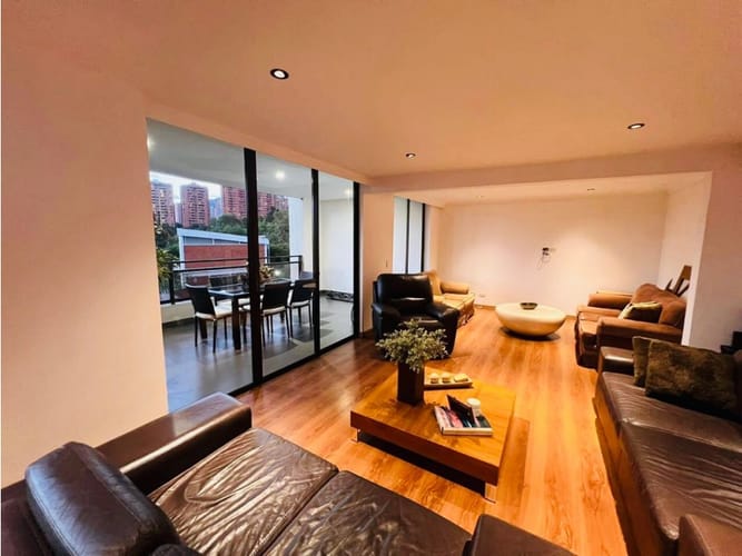 Apartamento de 4 alcobas en venta en San Lucas, Medellín, 212 m² · foto 4 de 23