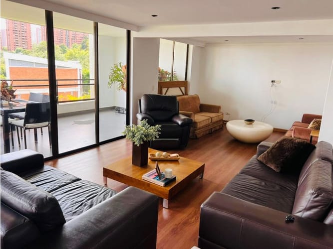 Apartamento de 4 alcobas en venta en San Lucas, Medellín, 212 m² · foto 7 de 23