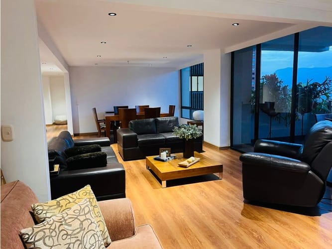 Apartamento de 4 alcobas en venta en San Lucas, Medellín, 212 m² · foto 9 de 23
