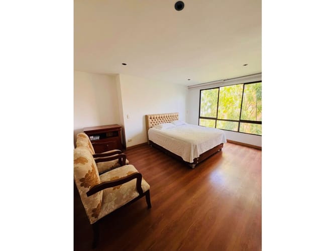 Apartamento de 4 alcobas en venta en San Lucas, Medellín, 212 m² · foto 11 de 23