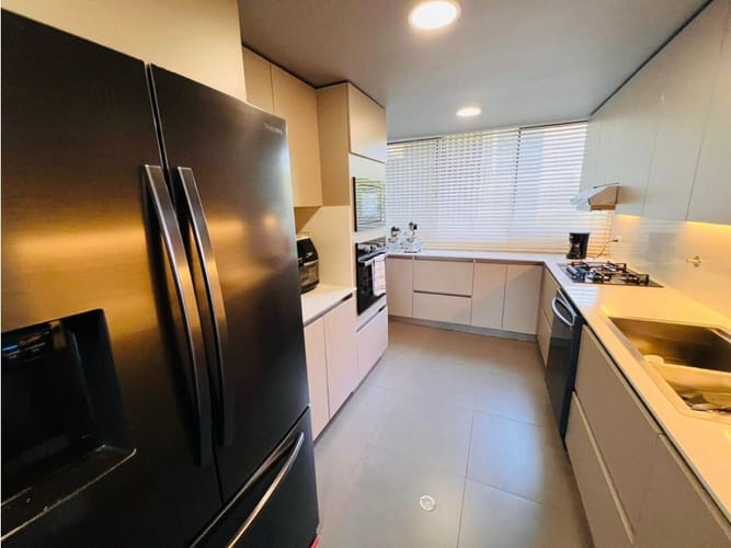 Apartamento de 4 alcobas en venta en San Lucas, Medellín, 212 m² · foto 16 de 23