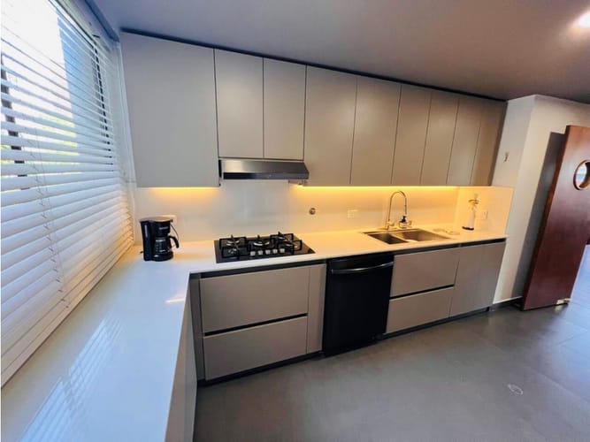 Apartamento de 4 alcobas en venta en San Lucas, Medellín, 212 m² · foto 17 de 23