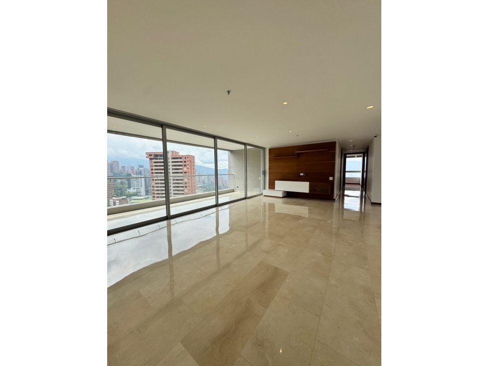 4BR Apartment in El Poblado (205 m²) for Sale