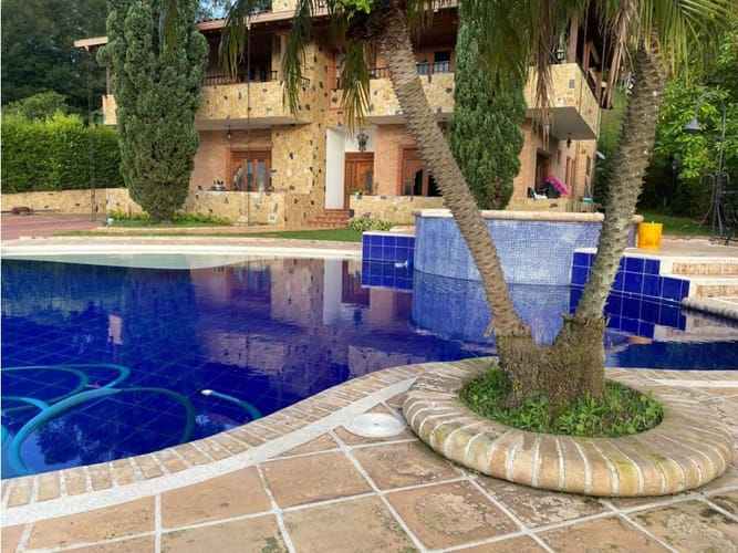 Casa de 4 alcobas en venta en Vereda La Doctora, Sabaneta, 611 m² · foto 2 de 24