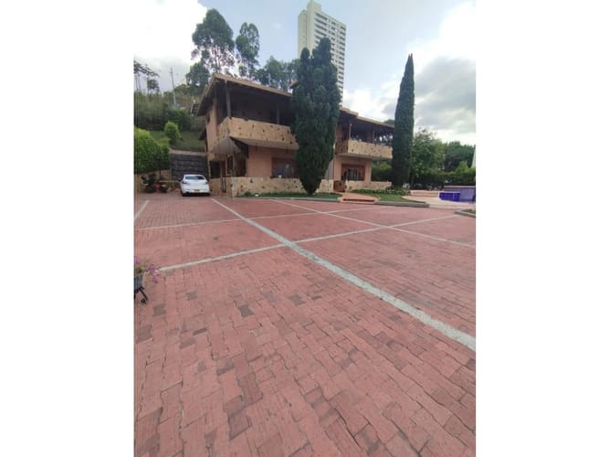 Casa de 4 alcobas en venta en Vereda La Doctora, Sabaneta, 611 m² · foto 3 de 24