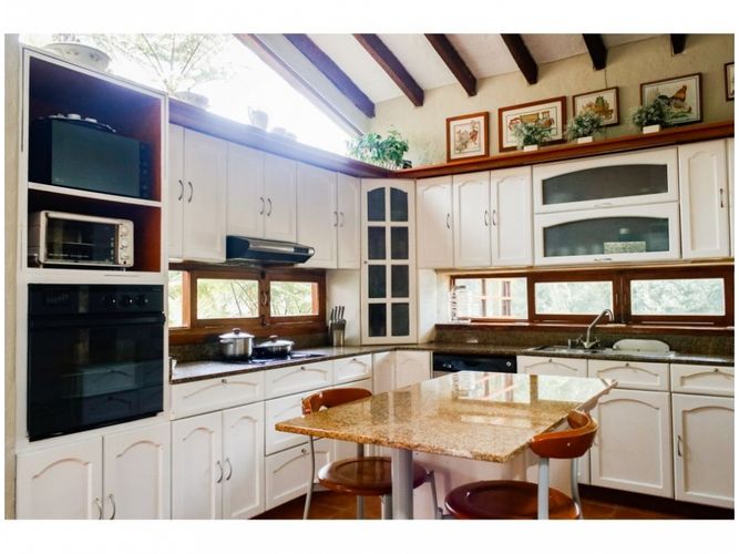 Casa de 4 alcobas en venta en El Poblado, Envigado, 654 m² · foto 3 de 19
