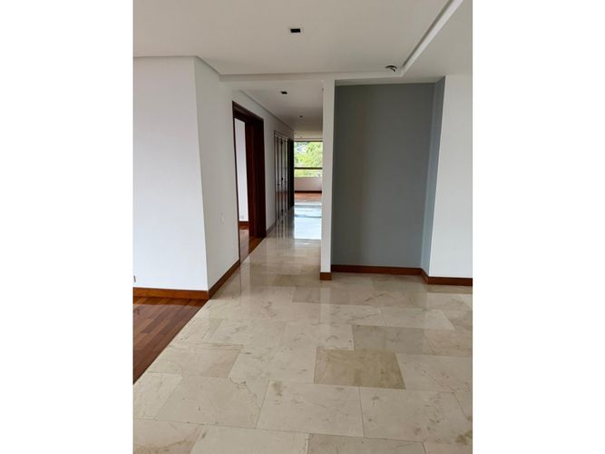 Apartamento de 3 alcobas en venta en Las Lomas, Medellín, 230 m² · foto 7 de 24