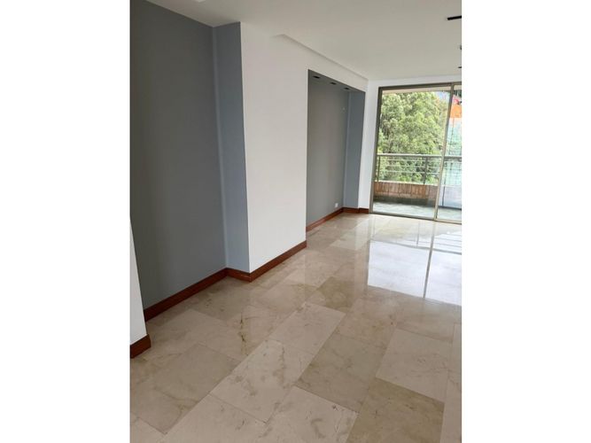 Apartamento de 3 alcobas en venta en Las Lomas, Medellín, 230 m² · foto 9 de 24