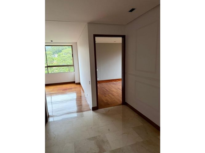 Apartamento de 3 alcobas en venta en Las Lomas, Medellín, 230 m² · foto 11 de 24