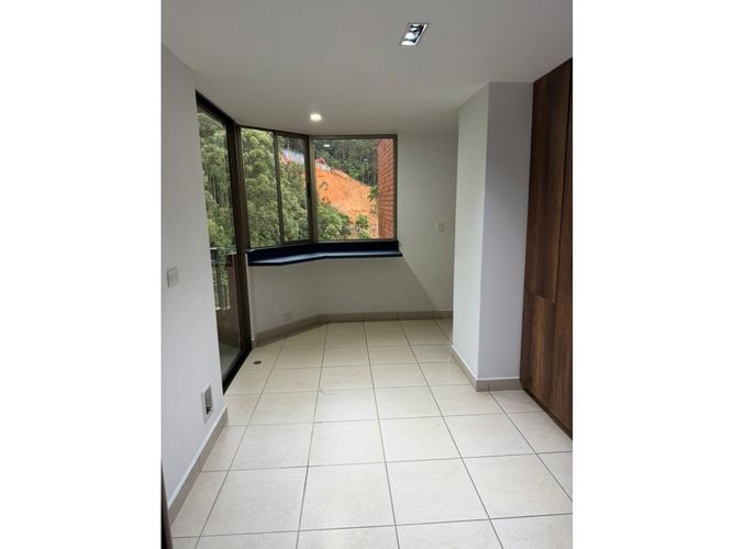 Apartamento de 3 alcobas en venta en Las Lomas, Medellín, 230 m² · foto 12 de 24