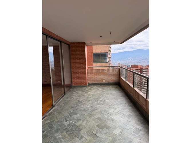 Apartamento de 3 alcobas en venta en Las Lomas, Medellín, 230 m² · foto 18 de 24