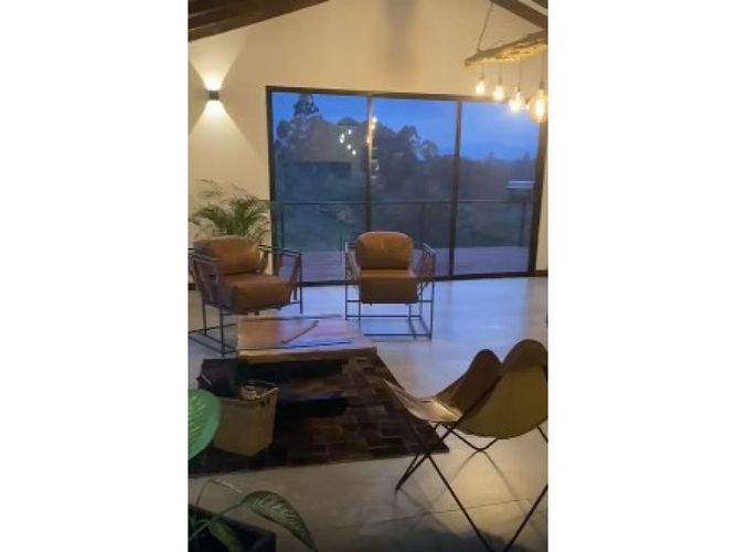 Casa de 3 alcobas en venta en San Antonio De Pereira, Rionegro, 350 m² · foto 3 de 17