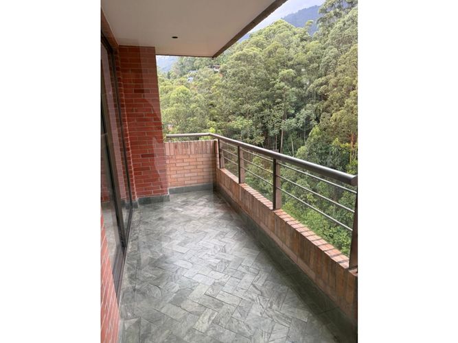 Apartamento de 3 alcobas en venta en Las Lomas, Medellín, 230 m² · foto 23 de 24