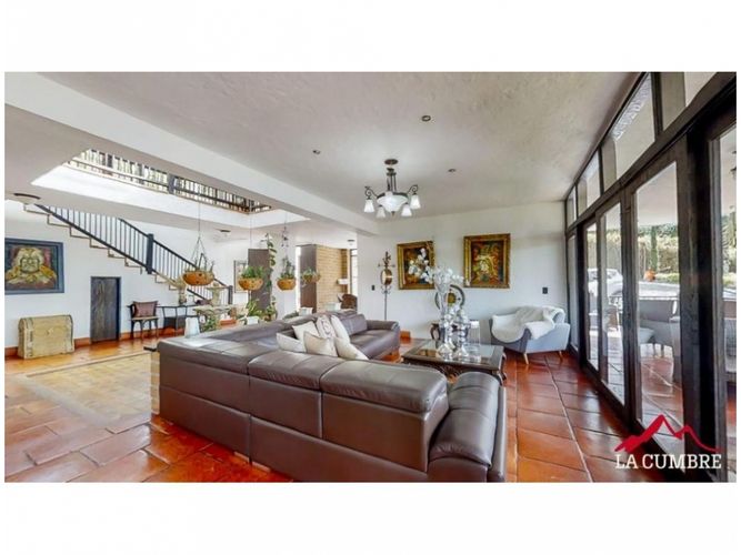 Casa de 6 alcobas en venta en Estadio, Medellín, 580 m² · foto 2 de 18