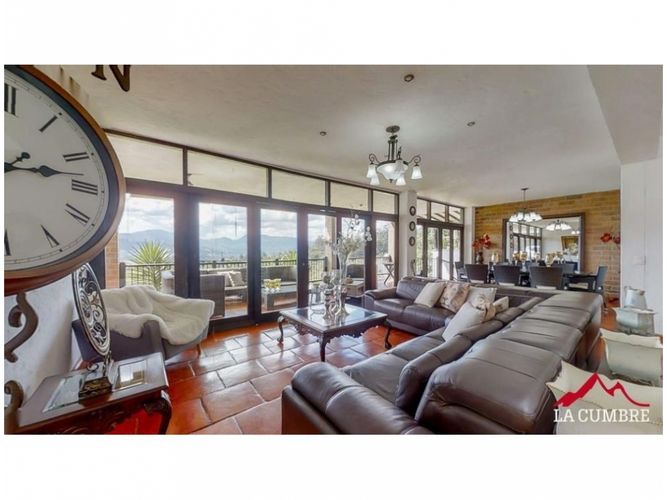 Casa de 6 alcobas en venta en Estadio, Medellín, 580 m² · foto 3 de 18