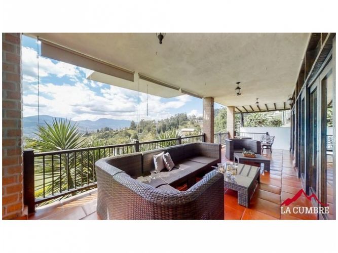 Casa de 6 alcobas en venta en Estadio, Medellín, 580 m² · foto 17 de 18