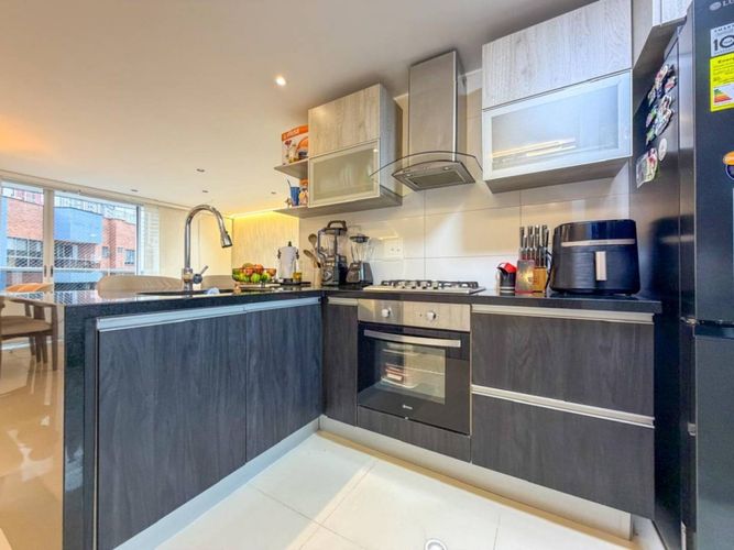 Apartamento de 2 alcobas en venta en Cabecera Del Llano, Bucaramanga, 93 m² · foto 2 de 24