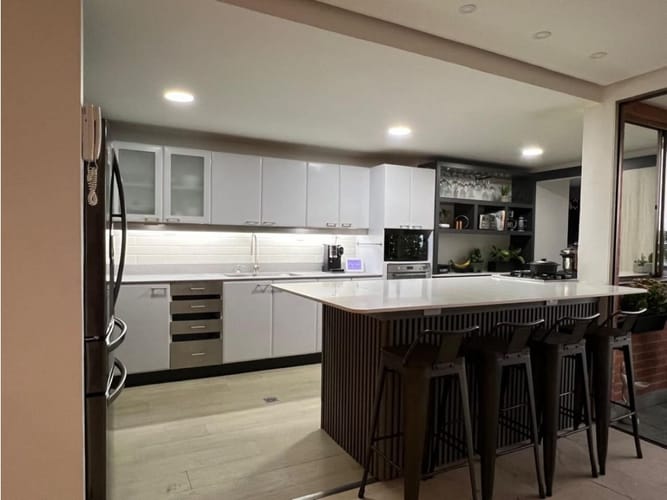 Apartamento de 3 alcobas en venta en San Lucas, Medellín, 243 m² · foto 4 de 24