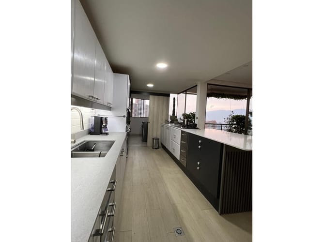 Apartamento de 3 alcobas en venta en San Lucas, Medellín, 243 m² · foto 5 de 24