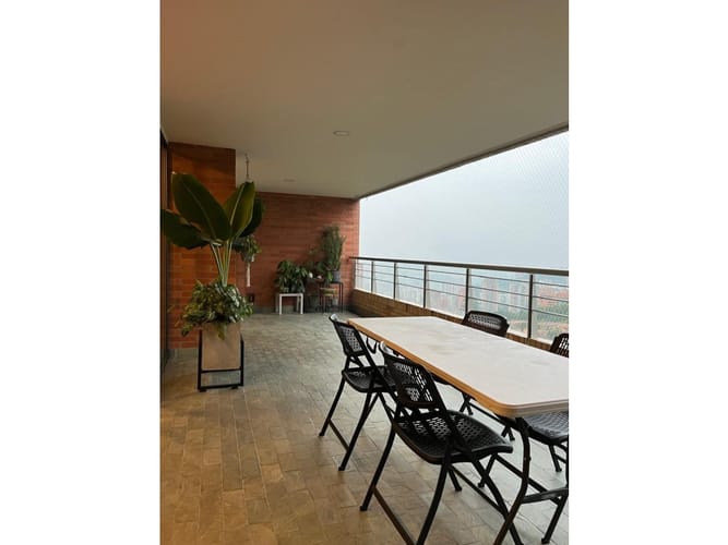Apartamento de 3 alcobas en venta en San Lucas, Medellín, 243 m² · foto 8 de 24