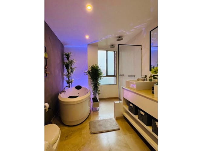 Apartamento de 3 alcobas en venta en San Lucas, Medellín, 243 m² · foto 13 de 24