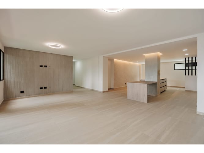 Apartaestudio en venta en El Poblado, Medellín, 154 m² · foto 3 de 24