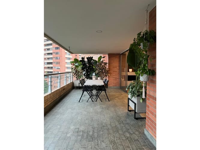 Apartamento de 3 alcobas en venta en San Lucas, Medellín, 243 m² · foto 16 de 24