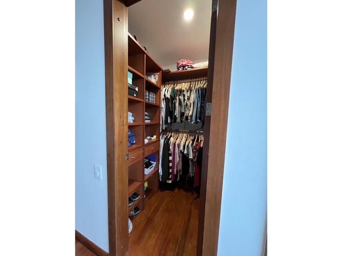 Apartamento de 3 alcobas en venta en San Lucas, Medellín, 243 m² · foto 22 de 24