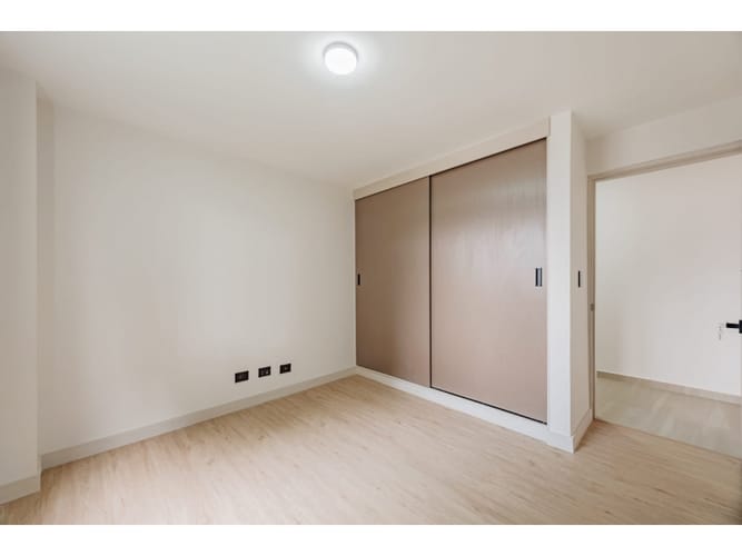 Apartaestudio en venta en El Poblado, Medellín, 154 m² · foto 13 de 24