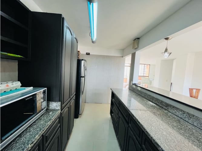 Apartamento de 3 alcobas en venta en El Poblado, Medellín, 163 m² · foto 5 de 19