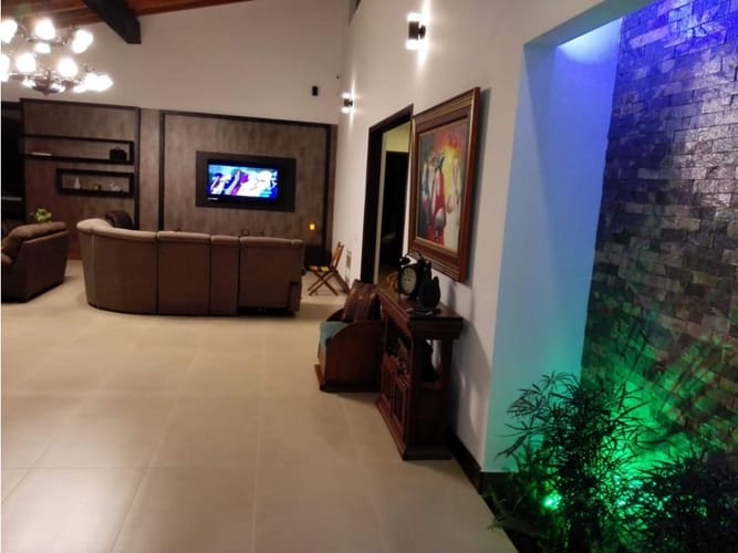 Casa de 4 alcobas en venta en Santa Ana, Rionegro, 380 m² · foto 2 de 16