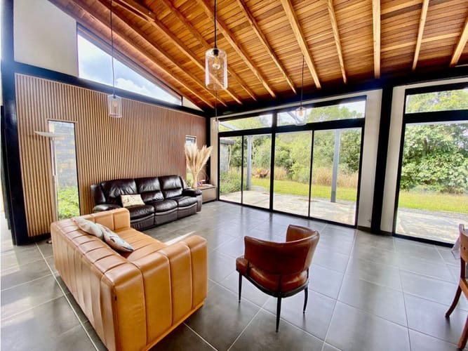 Casa de 3 alcobas en venta en Las Palmas, Medellín, 200 m² · foto 3 de 10
