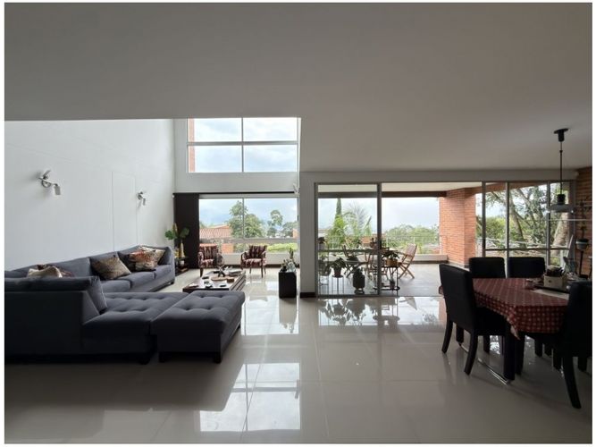 Casa de 4 alcobas en venta en Loma Del Escobero, Envigado, 304 m² · foto 2 de 24