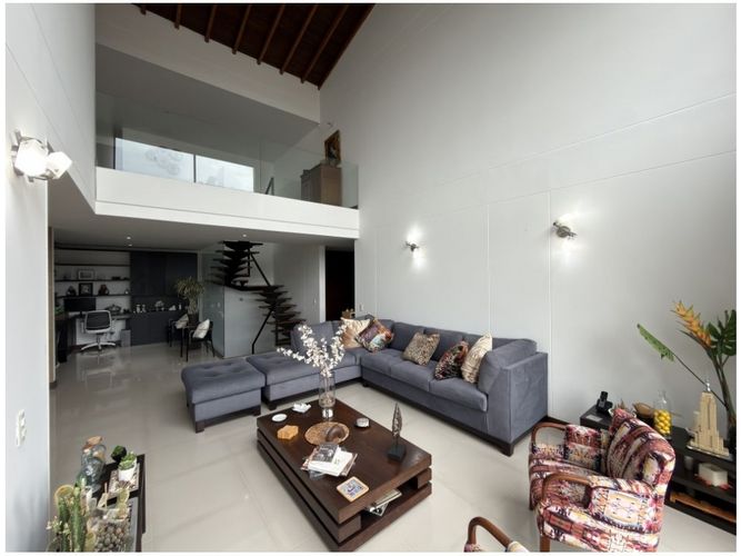 Casa de 4 alcobas en venta en Loma Del Escobero, Envigado, 304 m² · foto 3 de 24