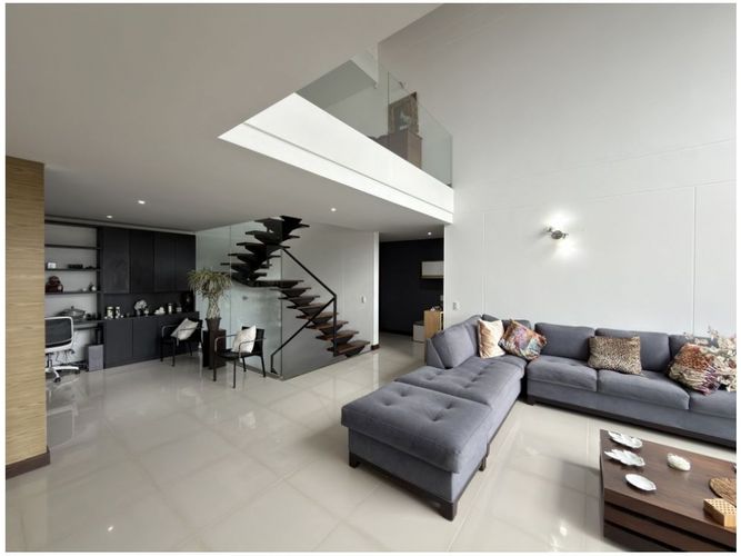 Casa de 4 alcobas en venta en Loma Del Escobero, Envigado, 304 m² · foto 4 de 24