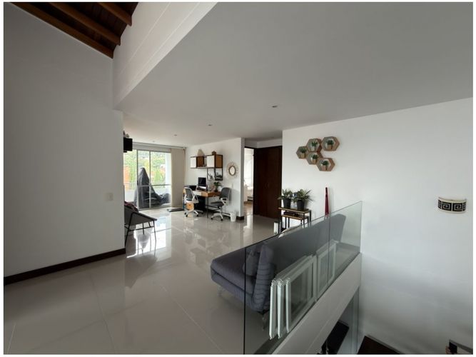 Casa de 4 alcobas en venta en Loma Del Escobero, Envigado, 304 m² · foto 10 de 24