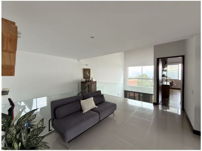 Casa de 4 alcobas en venta en Loma Del Escobero, Envigado, 304 m² · foto 11 de 24